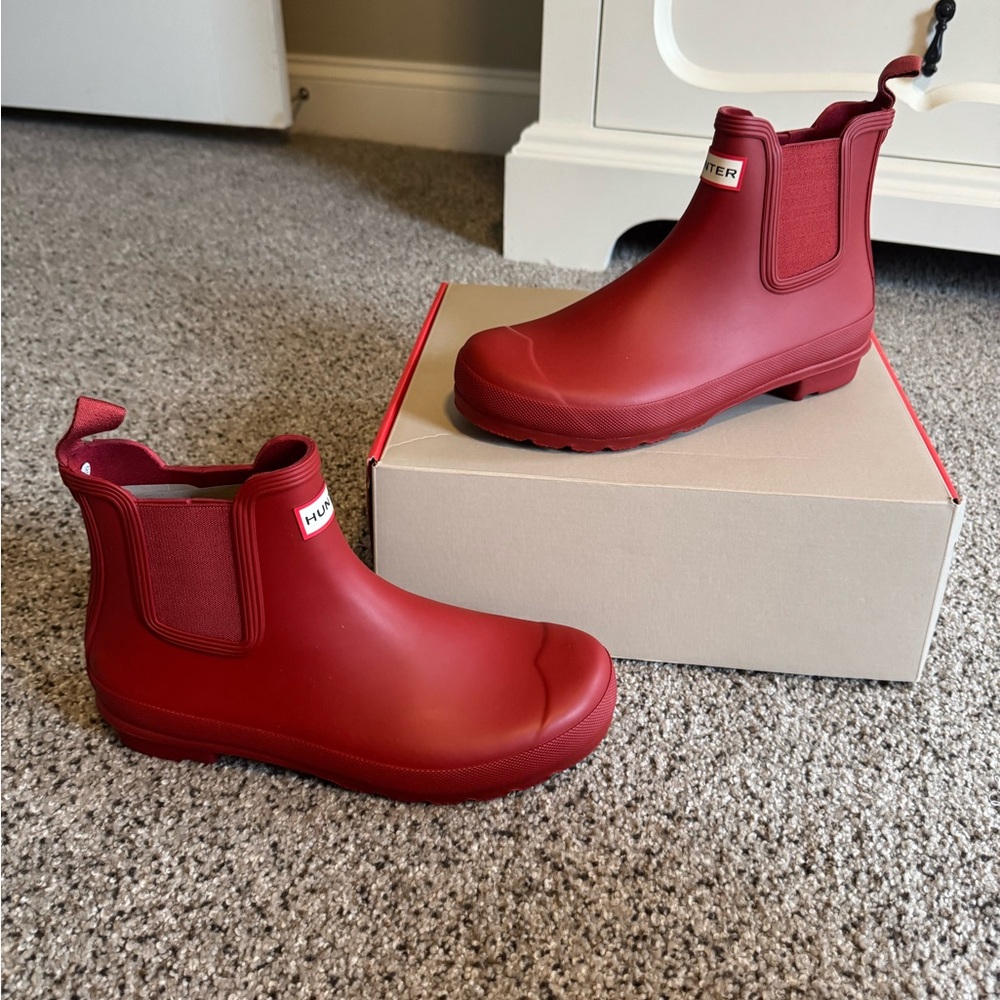 Hunter Chelsea Women’s Military Red Short Rain Boots 10